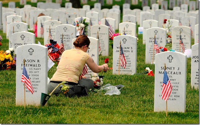 nation-pays-its-respects-for-fallen-veterans-at-arlington-national-cemetery-2